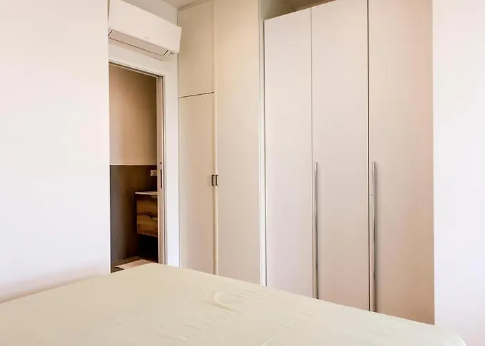 P010 - Porto Recanati, Nuovo Monolocale Fronte Mare *